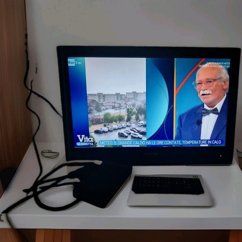Monitor toshiba lcd - 22",